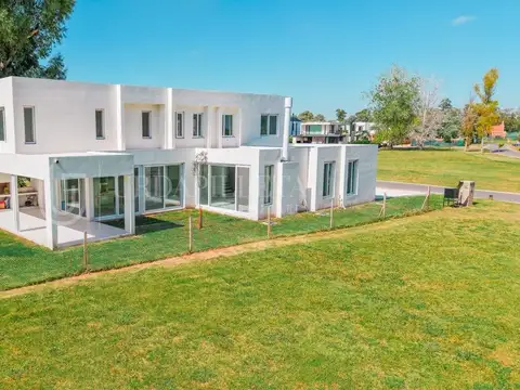 Casa en  venta en Azzurra a estrenar