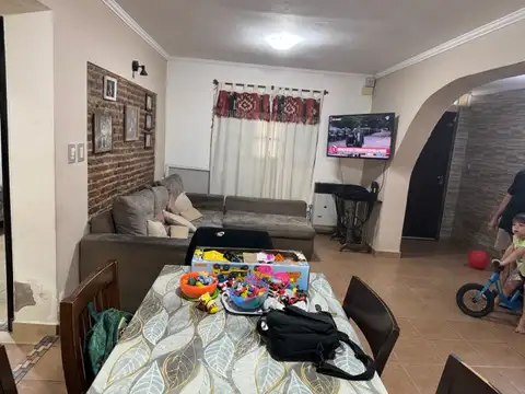 Casa 7 ambientes con 1 baño