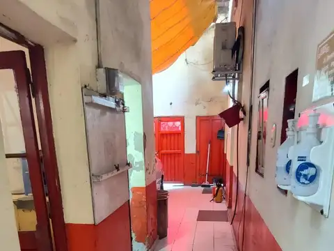 Deposito c/ vivienda, a reciclar, en venta.