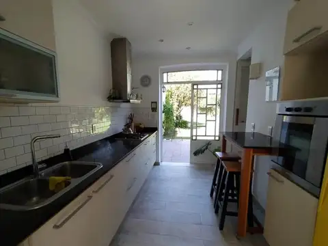 Casa 5 ambientes con 3 baños