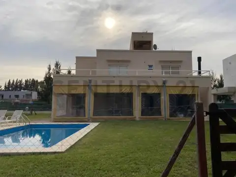 El Deslinde 1300, Piso 0