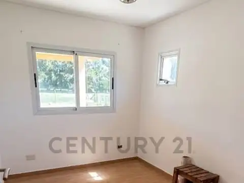Casa en Alquiler con 2 cocheras