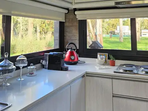 Casa en venta - 2 Dormitorios 1 Baño - 840Mts2 - Berazategui