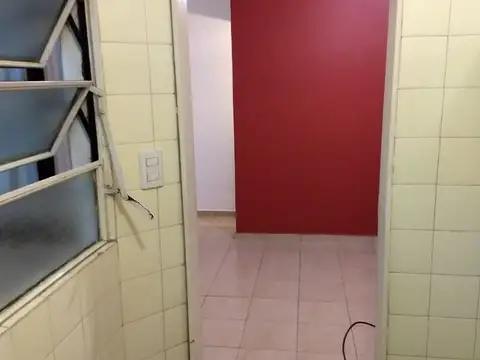 Muy cómodo 2 amb. con cocina separada y lavadero.