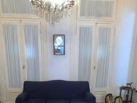 Casa 9 ambientes con 2 baños