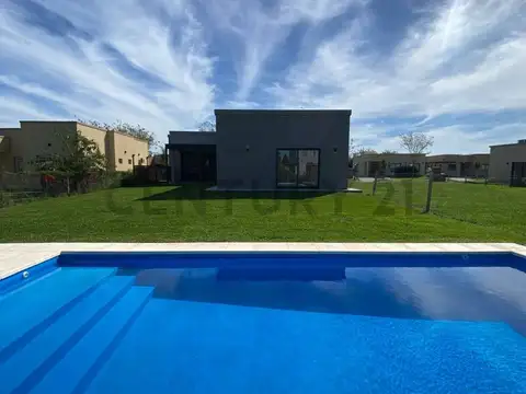 CASA CON PILETA PARQUIZADA EN SAN RAMON