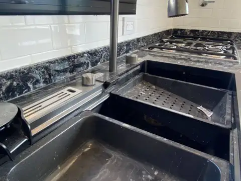 Casa en Venta con 3 cocheras