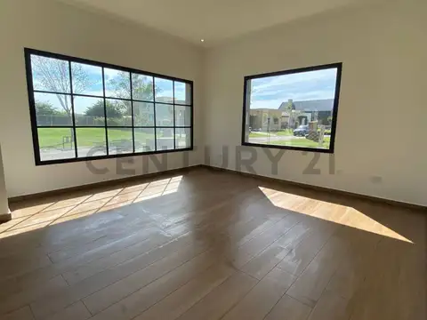 CASA CON PILETA PARQUIZADA EN SAN RAMON