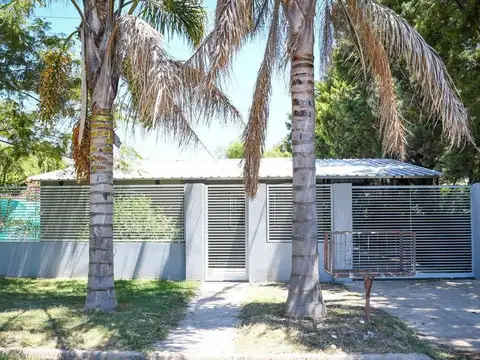 VENDE CASA DOS DORMITORIOS CON PILETA - CNEL DOMINGUEZ