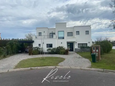 Casa en Alquiler, lote 1100m2, pileta. parilla. 3 dormitorios. Barrio Cerrado, EscobarCasa