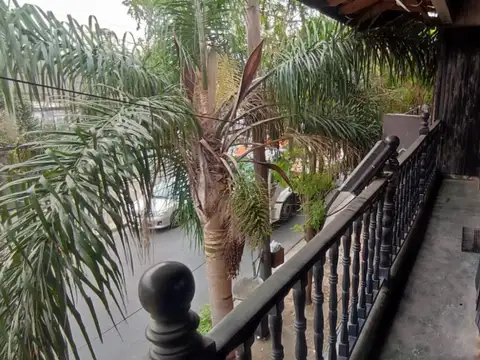 Venta de Casa Multifamiliar de 5 Ambientes en Caseros