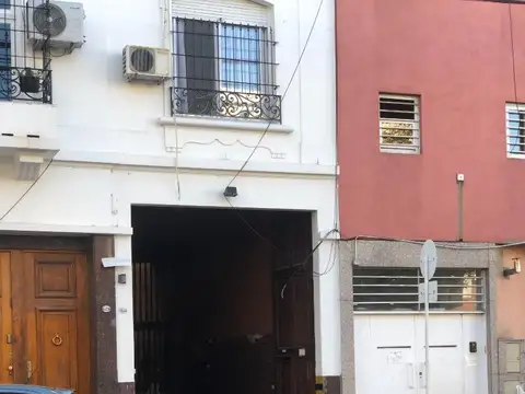 Cochera fija en venta  Barracas a 1 cuadra de M de Oca..