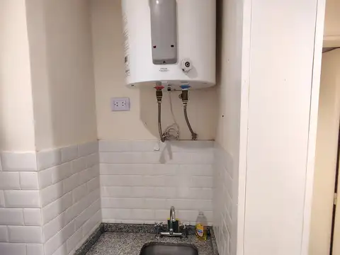 IMPECABLE MONOAMB RECICLADO A METROS DEL CONGRESO Y SUBTE A! APTO PROFESIONAL!