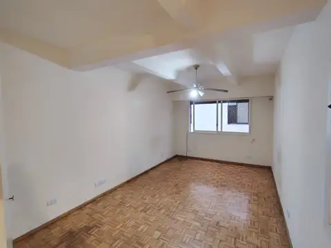 IMPECABLE MONOAMB RECICLADO A METROS DEL CONGRESO Y SUBTE A! APTO PROFESIONAL!