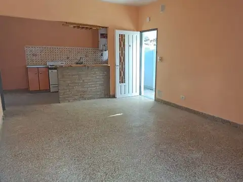 DEPTO 3 AMB. CON JARDIN,  GALERIA Y PARRILLA.