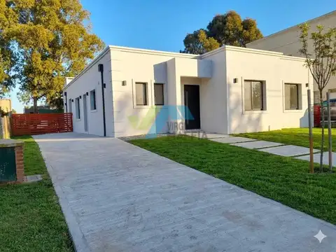 Casa en Venta con 2 cocheras