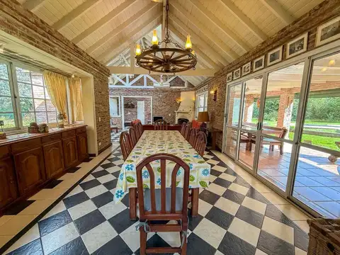 Casa 6 ambientes con 4 baños