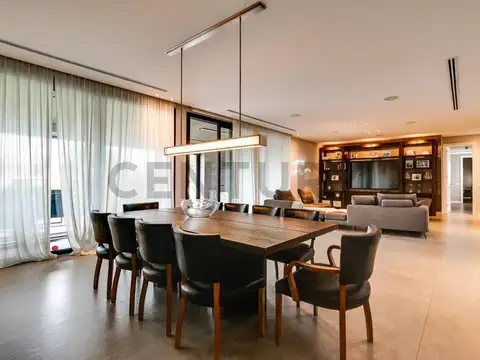 Casa de categoría en venta en Greenville Polo & Resort – 7 ambientes sobre triple lote con pileta cl