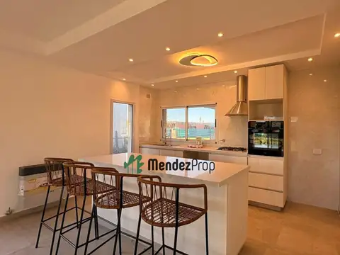 Casa 5 ambientes con 3 baños