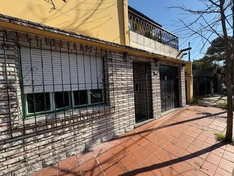 PH, cuatro ambientes, en alquiler. Castelar