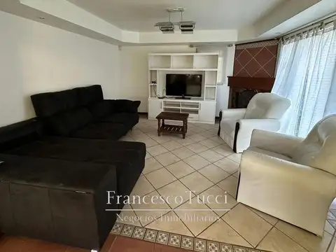 Casa 4 ambientes con 3 baños
