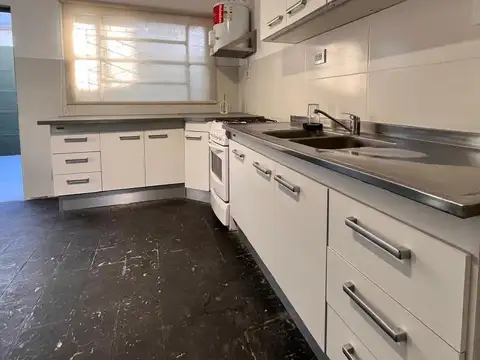 Casa 5 ambientes con 1 baño