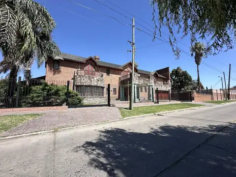 Chalet de categoria sobre lote de 800m2 Barrio Parque Cachaquí