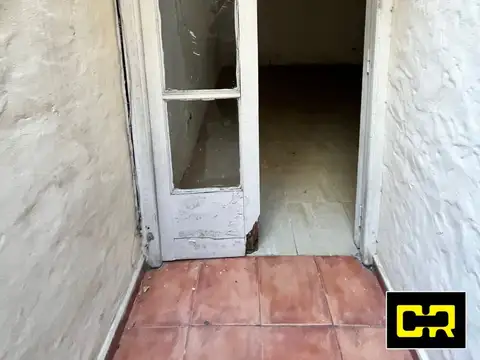 Espacioso PH en alquiler apto uso comercial en Flores.