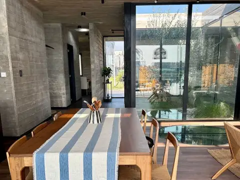 Venta Casa - Barrio Riberas , Puertos del Lago - 5 ambientes