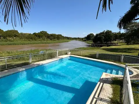 Casa exclusiva con bajada al río en Country Ubajay
