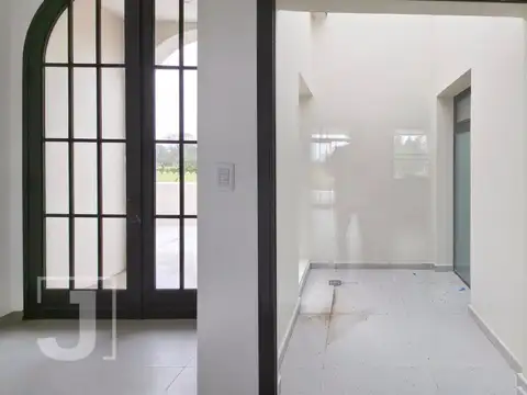 Casa en Venta con 6 cocheras