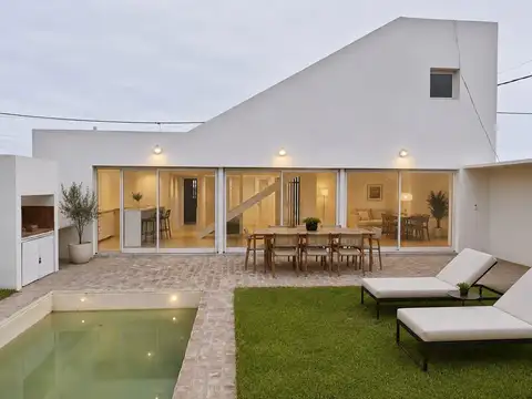 CASA EN VENTA 3 DORMITORIOS - PISCINA PTO.S.MARTIN