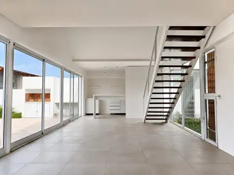 CASA EN VENTA 3 DORMITORIOS - PISCINA PTO.S.MARTIN