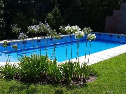 Casa en Venta con 3 cocheras