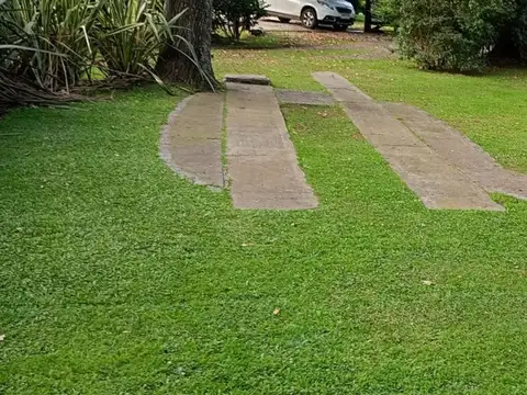 CASA EN VENTA 3 AMB BARRIO CARDENAL DEL MONTE 