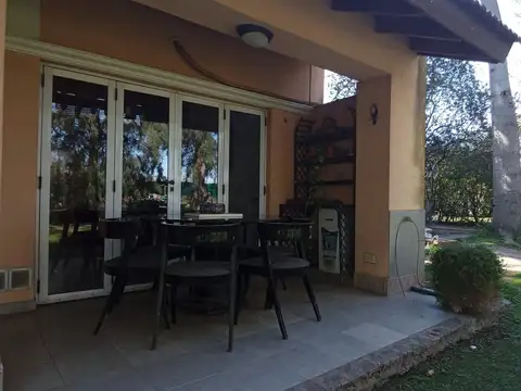 CASA EN VENTA 3 AMB BARRIO CARDENAL DEL MONTE 