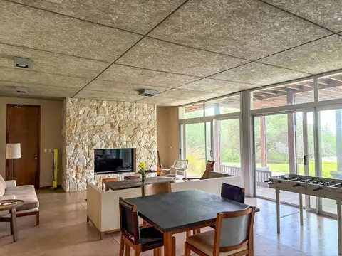 Casa 10 ambientes con 6 baños