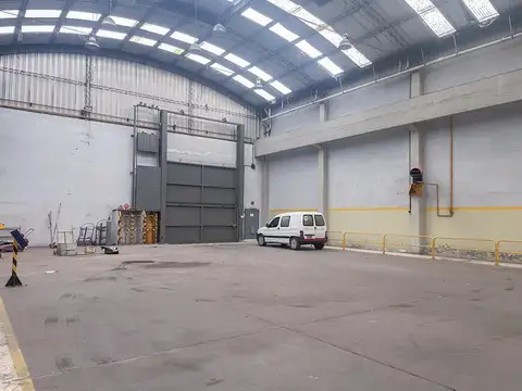Alquiler 1020 mts cubiertos de Depósito en Piñeyro