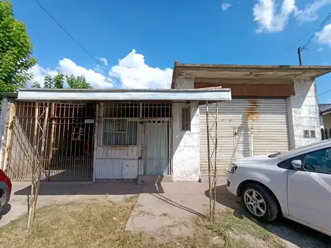 VENTA CASA 4 AMB A REFACCIONAR +LOCAL EN ITUZAINGO