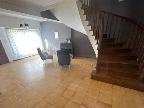 Casa 5 ambientes con 6 baños