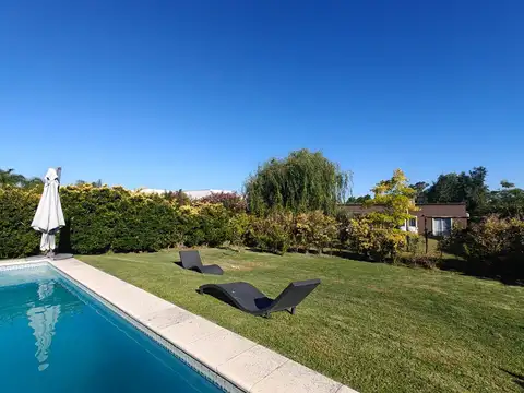 Casa en Venta con 2 cocheras