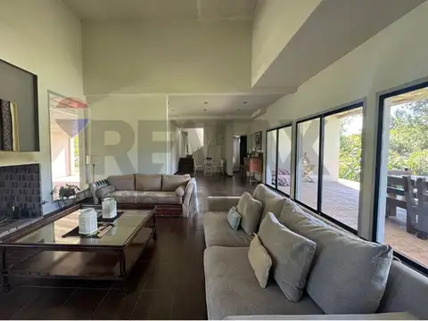 VENTA CASA DUPLEX PILETA  GALERIA BARRIO CUBE
