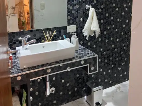 CASA EN LOTE PROPIO DE 8.66 X 17.55 MTS , 4 AMBIENTES, 195M2, CALIDAD Y DISEÑO EN INMEJORABLE UBICAC