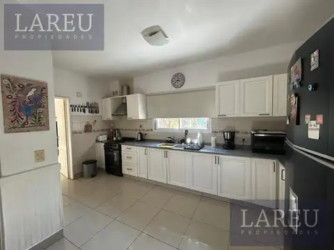 Casa 5 ambientes con 3 baños