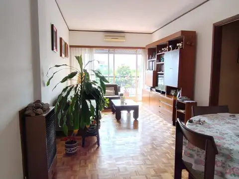 Departamento de 4 amb frente ; Cochera y baulera . 87m2 tot- Artigas al 4800