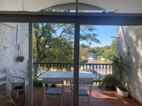 Boating Club, Uriburu 1000