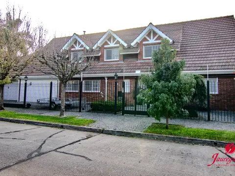 Casa en alquiler en Martinez - 4 dormitorios en suitte y gran jardin
