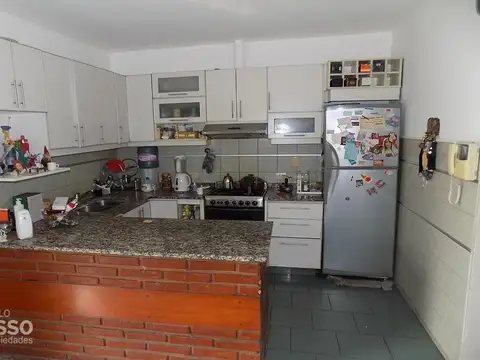 CASA 4 AMB. c/ PISCINA – CIUDAD TESEI CENTRO