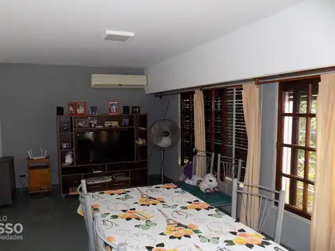 Casa en Venta con 3 cocheras