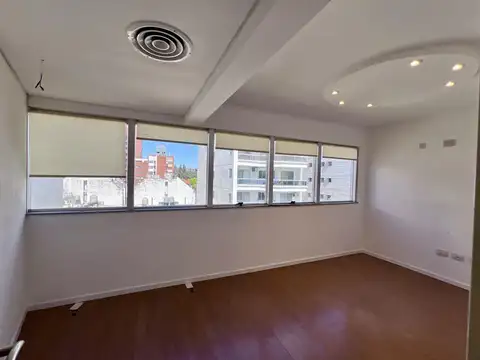 Oficina con Cochera en venta en Lourdes de piso exclusivo con posesion inmediata